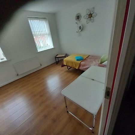 Private Rooms, 2 Showers In 3 Storey Hse, 25 Minutes Walk From Leicester City Centre 외부 사진